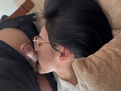 Phim hot bé sinh viên kính cận mút phê quá em vứt cả kính sang bên